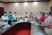 पण लक्षात कोण घेईल का ग्रंथाचा प्रकाशन सोहळा संपन्न