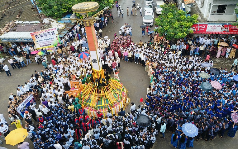 त्या शूरवीरांना वाह्ण्यात आली श्रद्धांजली