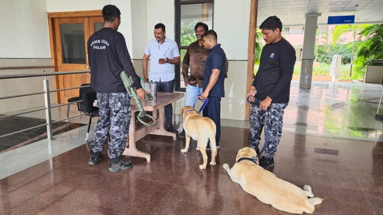 पालघर जिल्हाधिकारी कार्यालयात बॉम्ब ठेवल्याचा इमेल