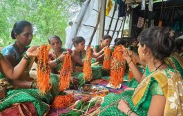 भारतीय नेव्ही आणि आर्मीच्या सैनिकाच्या हातावर झळकणार पालघर जिल्ह्यातल्या आदिवासी महिलांनी बनवलेल्या पर्यावरणपूरक बांबूच्या राख्या